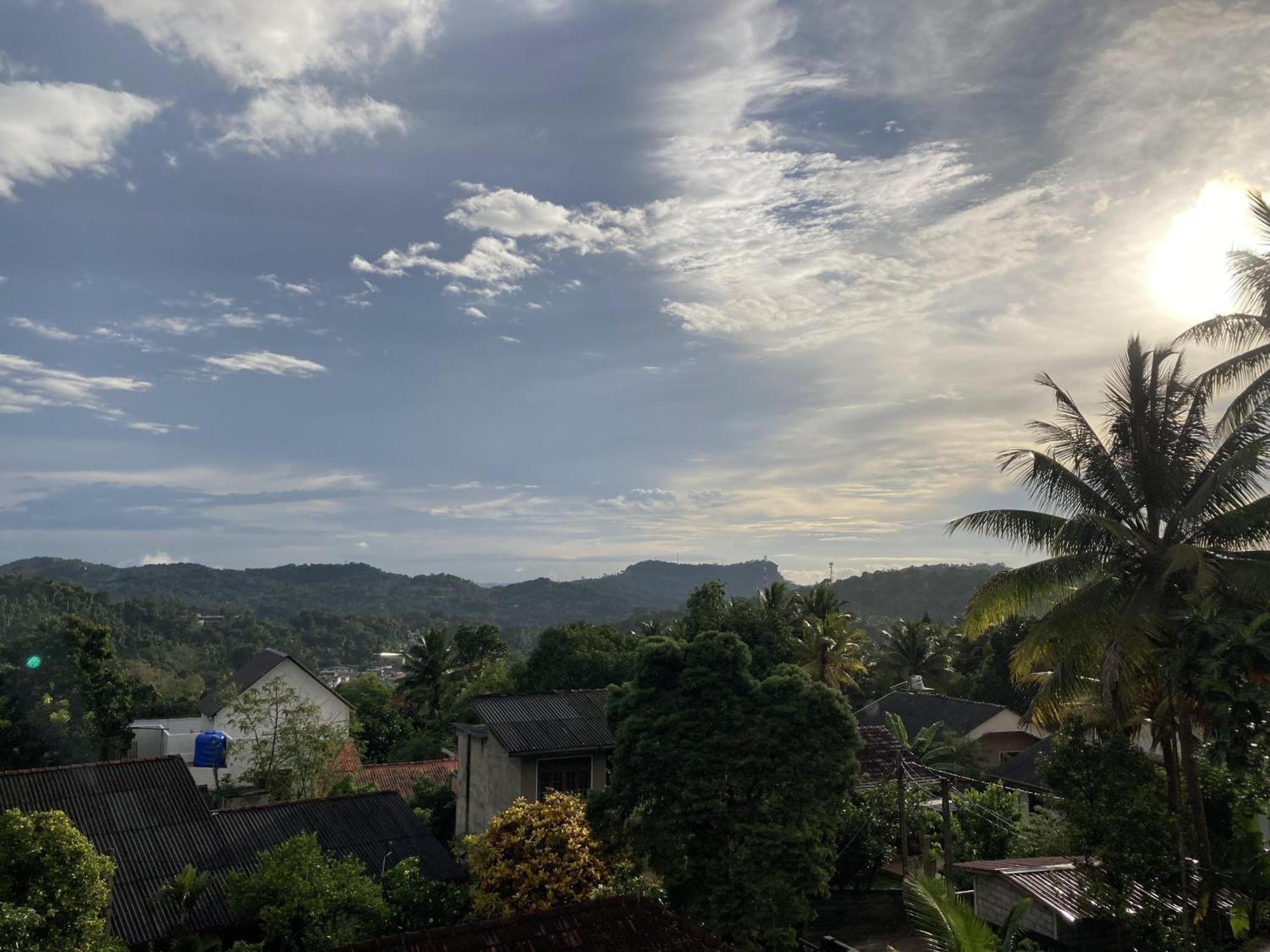 Misty Mountain Lodge เคแกล ภายนอก รูปภาพ