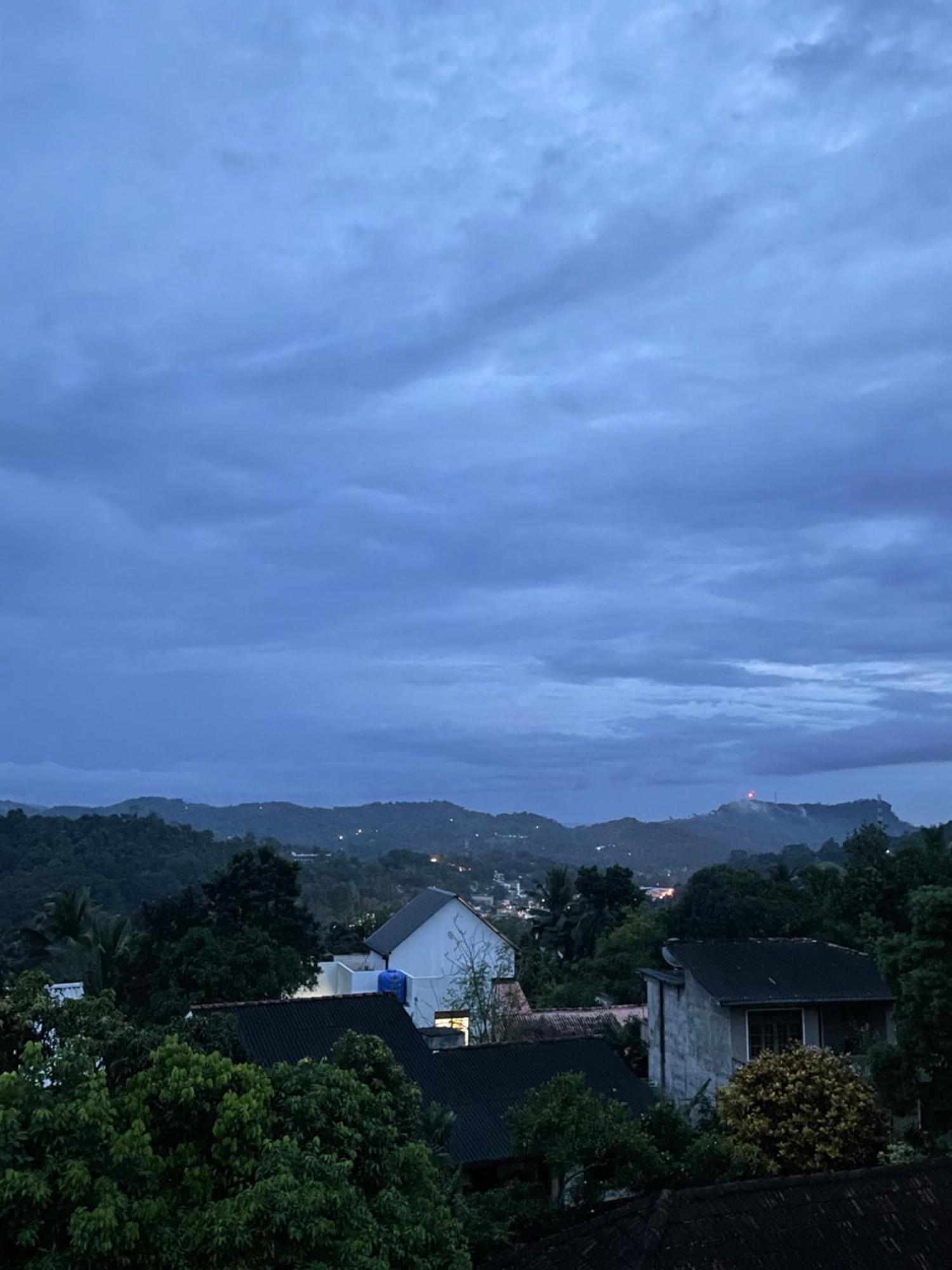Misty Mountain Lodge เคแกล ภายนอก รูปภาพ