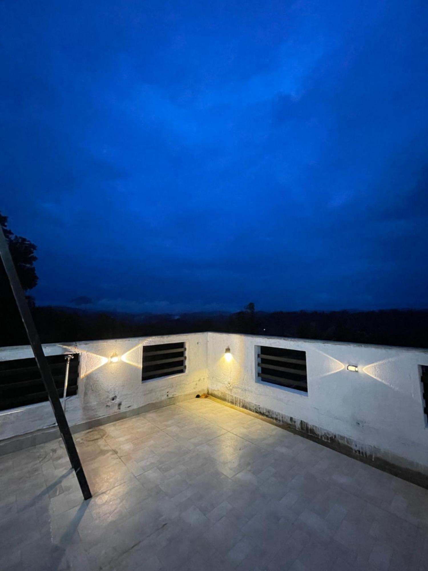 Misty Mountain Lodge เคแกล ภายนอก รูปภาพ